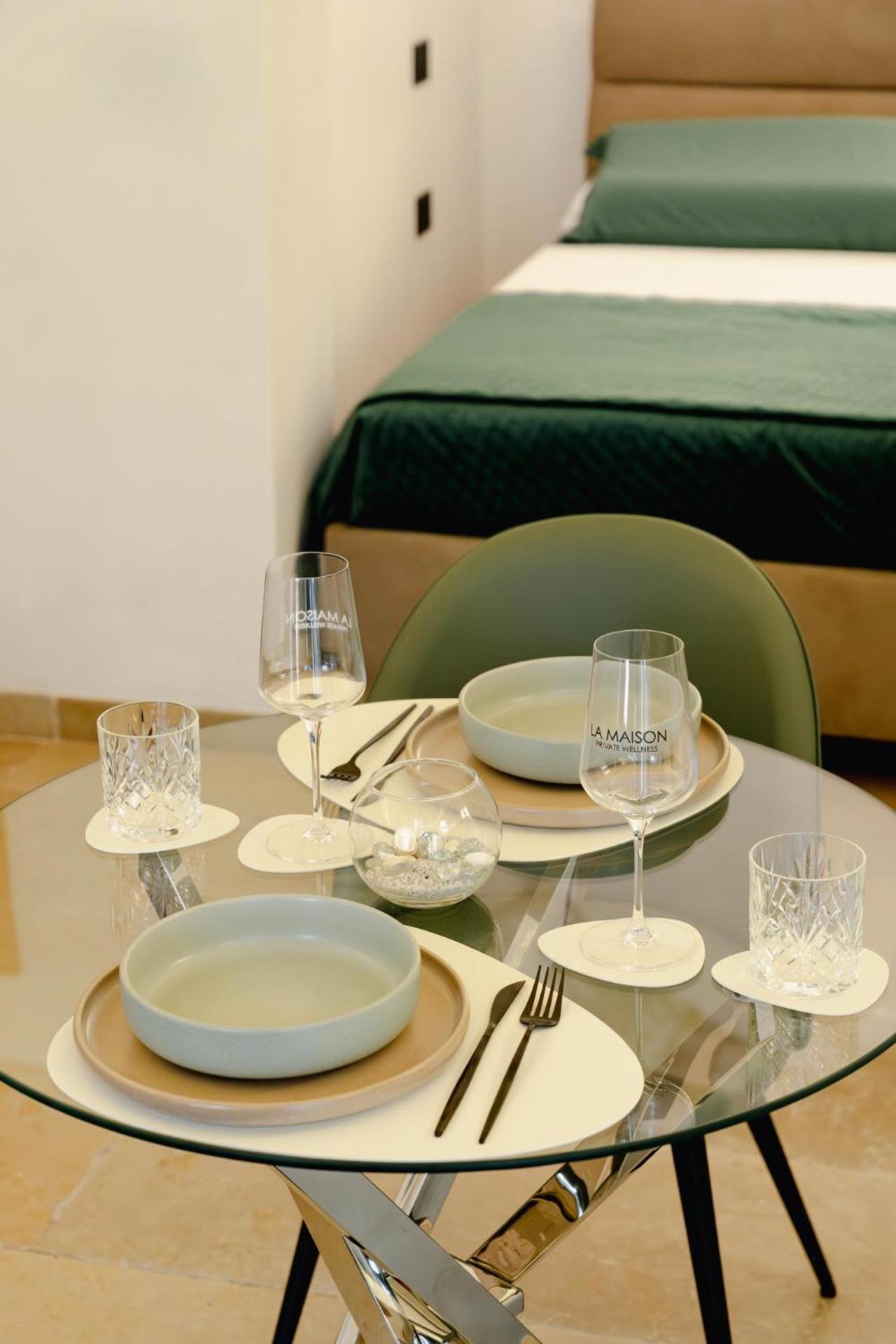La Maison - Private Wellness ออสตูนี ภายนอก รูปภาพ