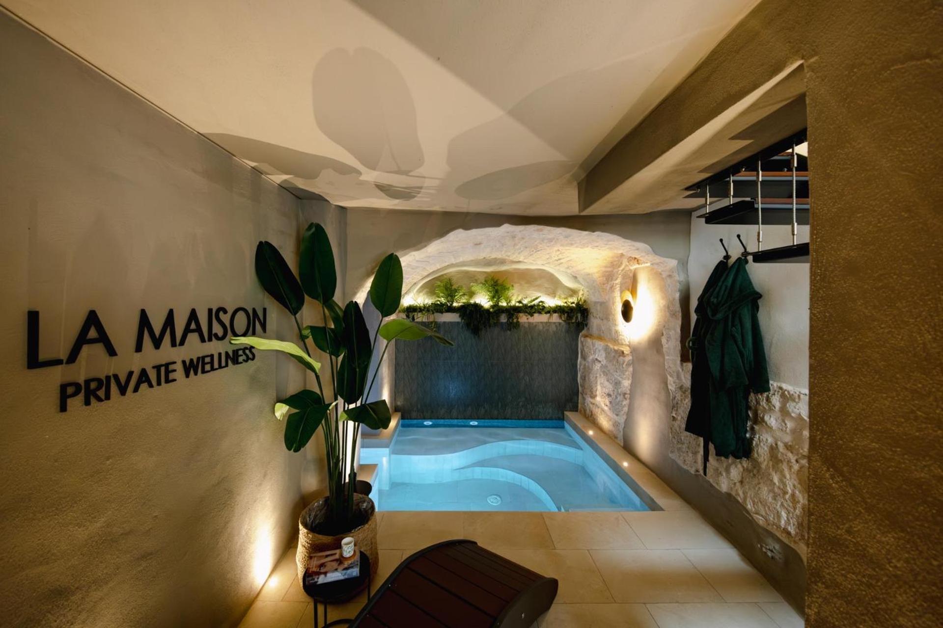 La Maison - Private Wellness ออสตูนี ภายนอก รูปภาพ