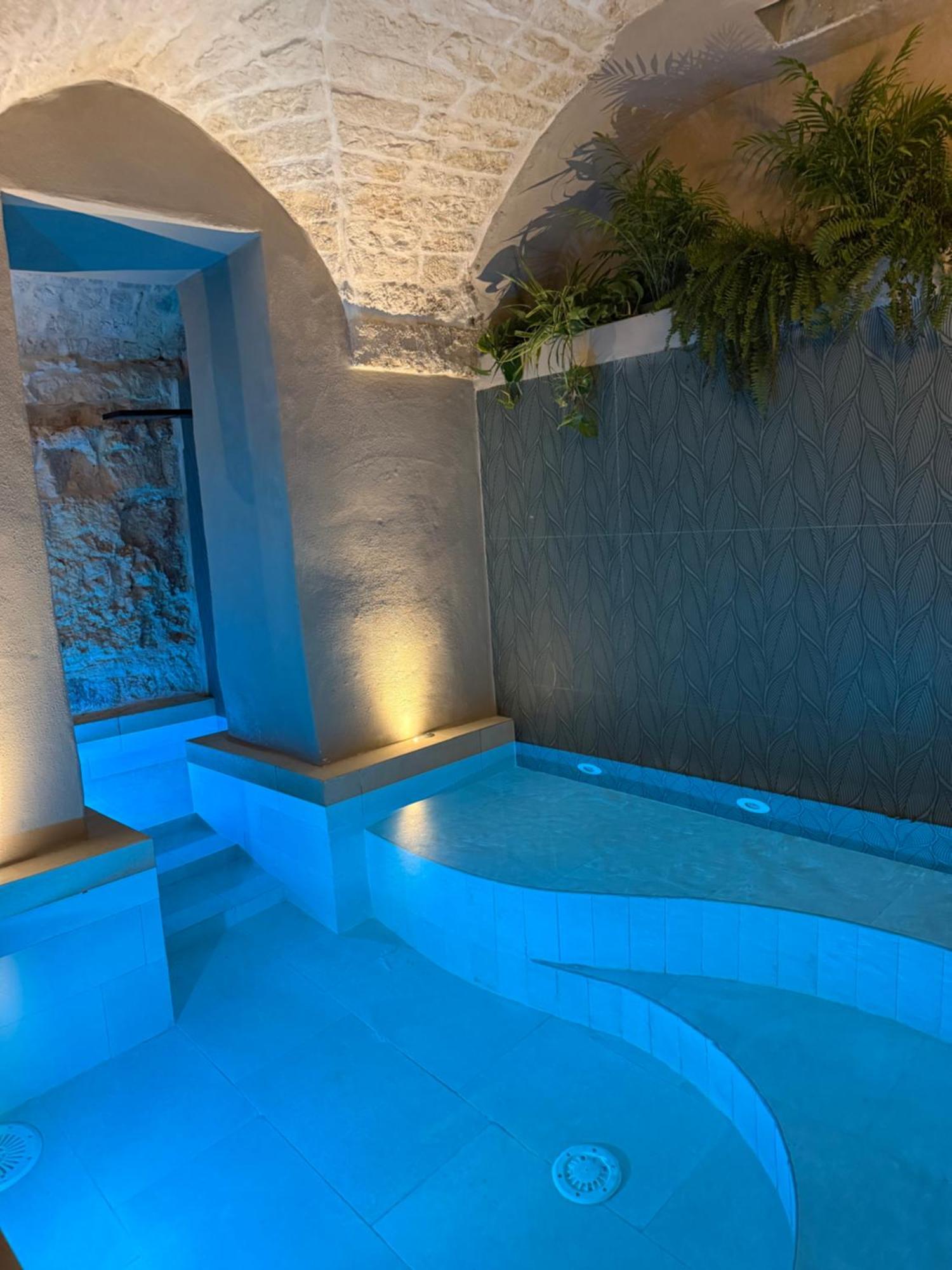 La Maison - Private Wellness ออสตูนี ภายนอก รูปภาพ